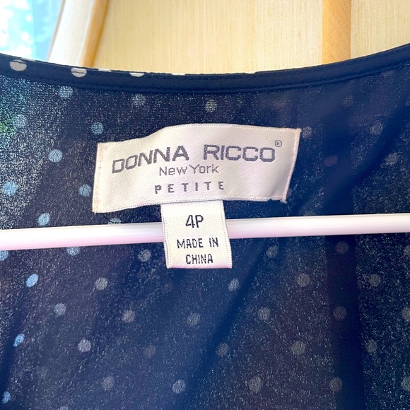 Donna Ricci Dress, NWT wrap around with attached fabric belt to tie. - Picture 6 of 8